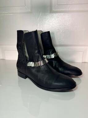 RARE Mara & Mine Black Pebbled Leather Scorpion Ankle Boots US 7 ($380+ Retail)